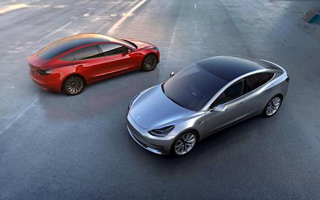 Uusi Tesla 3 -sähköauto esiteltiin perjantain vastaisena yönä. Monet ovat jo tilanneet auton, vaikka Tesla pystyy toimittamaan niitä ehkä vasta ensi vuoden lopulla. Kuva on Teslan välittämä.