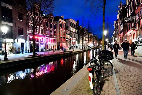 Amsterdamin punaisten lyhtyjen alue vuonna 2020.