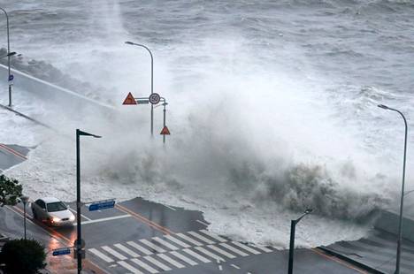 Hinnamnor vastasi voimakkaimmillaan vuoden 2003 Maemi-taifuunia, joka aiheutti Etelä-Koreassa massiiviset tuhot. 