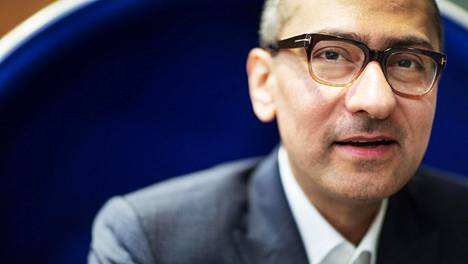 Nokian toimitusjohtajan Rajeev Surin palkka ja palkkiot vähenivät 9,5 miljoonasta eurosta 6,4 miljoonaan