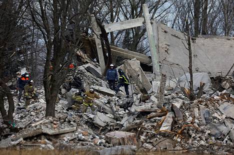 Makijivkassa sijaitsevaa rakennusta, joka tuhoutui Ukrainan uudenvuodenyönä tekemässä iskussa, raivattiin neljä päivää iskun jälkeen.