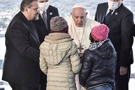 Paavi Franciscus vieraili Kreikan Lesbos-saarella sijaitsevassa siirtolaisten vastaanottokeskuksessa 5. joulukuuta.