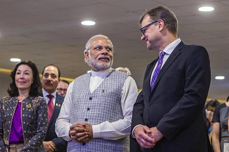 Pääministeri Juha Sipilä tapasi Intian pääministeri Narenda Modin Mumbaissa helmikuussa 2016 edistäessään suomalaisten yritysten liiketoimintaa Intiassa.