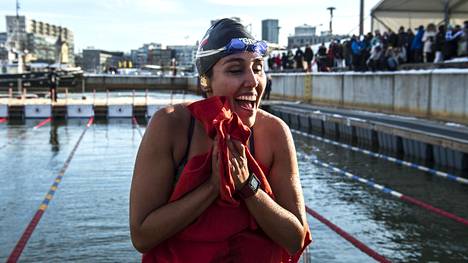 Talviuinti on hyytävää euforiaa – maailmanmestari Barbara Hernandez harjoittelee Andeilla inkojen jääkylmässä järvessä ja tuntee lempinimen Jääseireeni