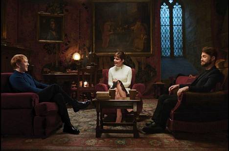Rupert Grint (vas.), Emma Watson ja Daniel Radcliffe muistelevat surrealistista lapsuuttaan Tylypahkan kulisseissa. 