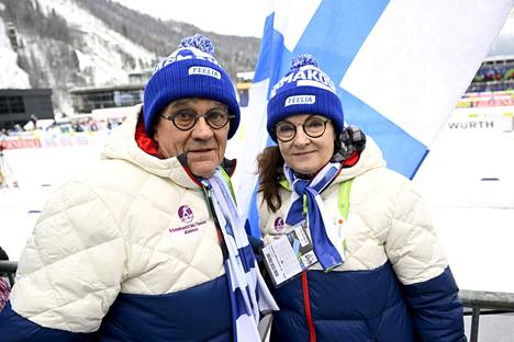 Topi ja Tarja Piippo jännittivät tyttärensä Eveliinan kilpailua.