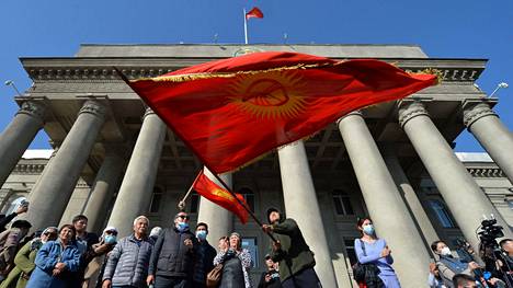 Kirgisia | Kirgisian johtoon nousi populisti, jonka kannattajat vapauttivat viime viikolla vankilasta – Tästä on kyse nuoren demokratian kriisissä