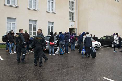 Suomeen saapui vuonna 2015 noin 32000 turvapaikanhakijaa etenkin Tornion kautta. Lappiin perustettiin paljon vastaanottokeskuksia, ja nyt pohjoisen kunnat myöntävät ahkerasti kuntapaikkoja oleskeluluvan saaneille.