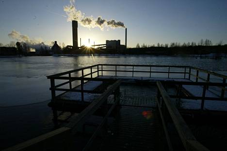 UPM:n Jämsänkosken tehdas on veden äärellä.