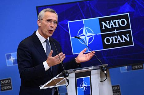 Naton pääsihteeri Jens Stoltenberg lehdistötilaisuudessa Brysselissä keskiviikkona.