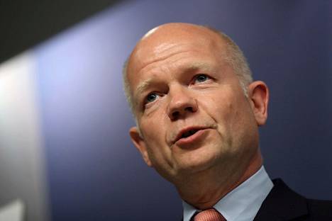 William Hague ehdottaa Suomelle ja Ruotsille välitöntä pääsyä Natoon.