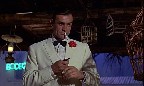 Sean Connery esitti James Bondia vuonna 1965 valmistuneessa Pallosalamassa.