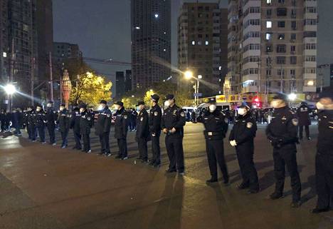 Virkavalta pyrki rajoittamaan protesteja Pekingissä viikonloppuna.