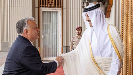 Unkarin pääministeri Viktor Orbán tapasi Qatarin emiirin Tamim bin Hamad al-Thanin maanantaina Dohassa.