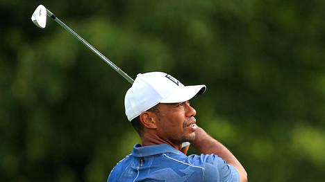 Golf | Selkävaivat pilasivat Tiger Woodsin pelipäivän Memorial-turnauksessa, uhkaa historiallisesti karsiutua jatkosta