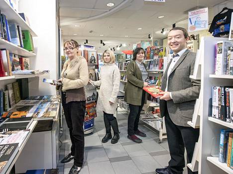 Ruslanian myynti painottuu verkkokauppaan, mutta Bulevardin myymälä on yrityksen kulmakivi. Kuvassa vasemmalta oikealle Veera Koltygina, Veronika Yakushevich, Maria Ponomareva ja Andreas Agopov.