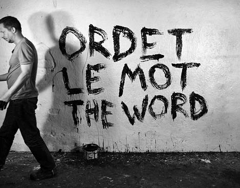 Osa JH Engströmin nelikanavaisesta videoteoksesta Ordet Le Mot The Word (2017).