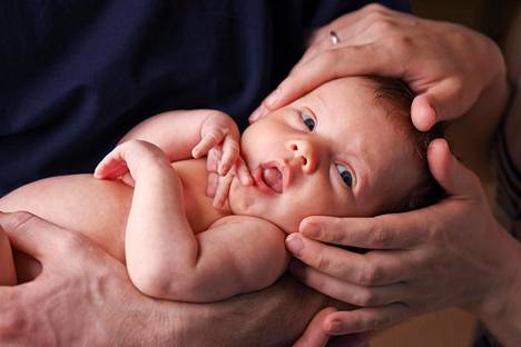 Miten suhtautua pienokaisen itkupotkuraivareihin? Opas vauvan aivojen  kehityksestä neuvoo - Tiede 