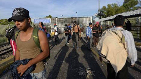 Yhdysvallat lähettää 5 000 sotilasta Meksikon-vastaiselle rajalle – Trump: Siirtolais­joukolle suunnitellaan teltta­kaupunkeja