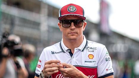 Formula 1 | Kimi Räikkönen kertoo, mitä testipäivän läheltä piti -kolarissa oikein kävi: ”Minulla ei ollut aavistustakaan, että hän on siellä”