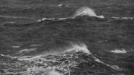 Itämerellä velloi hurja aallokko: yksittäiset aallot nousivat paikoin yli kahdeksanmetrisiksi