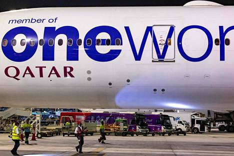Qatar Airwaysin kone Dohan kentällä marraskuussa.