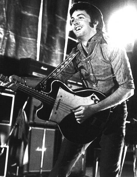 Paul McCartney lähti perin lyhyttukkaisena kiertämään Eurooppaa Wingseineen.