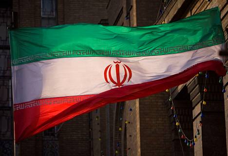 Iran väittää pidättäneensä muun muassa brittidiplomaatin vakoilusta epäiltynä.