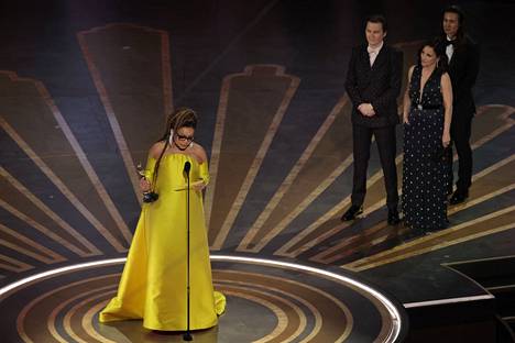Pukusuunnittelija Ruth Carter teki toisella voitollaan Oscar-historiaa.