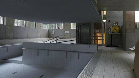 Tapiolan uimahallin vuonna 2005 valmistuneessa laajennusosassa sijaitsee muun muassa terapia-allas. Myös uuden osan altaassa on samanlaisia kosteusongelmia kuin alkuperäisissä altaissa.