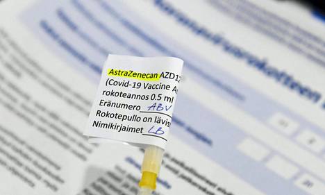 Astra Zenecan koronavirusrokotetta Metropolian Myllypuron kampuksen koronarokoteasemalla Helsingissä 12. helmikuuta 2021.