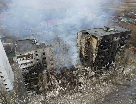 Venäjän pommitus tuhosi rakennuksia Borodjankassa Kiovan länsipuolella maaliskuun alussa.