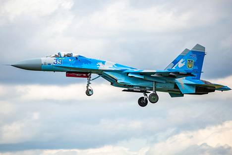 Ukrainan ilmavoimien Suhoi Su-27 -hävittäjä lensi ilmailunäytöksessä Belgiassa vuonna 2019.