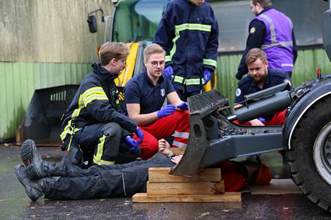 Espoon alueen tämän vuoden 24 h -pelastusharjoituksessa järjestettiin lokakuussa Kauniaisissa.