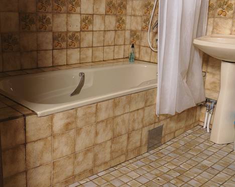 Suurimmassa osassa huoneita on kylpyamme. ”Ihmiset haluavat tänä päivänä arjen luksusta”, Eva Dziedzic sanoo.