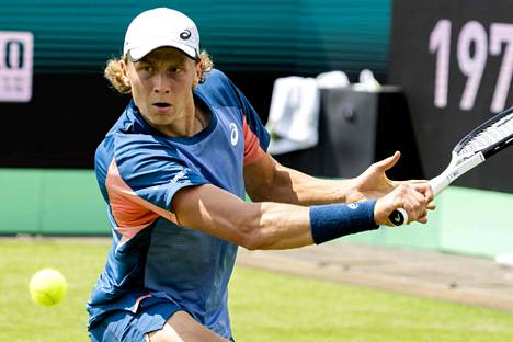 Emil Ruusuvuori oppii jatkuvasti enemmän ruohokentällä pelattavasta tenniksestä.