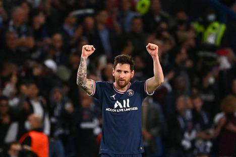 Lionel Messi tuuletti ensimmäistä maaliaan PSG:n paidassa.
