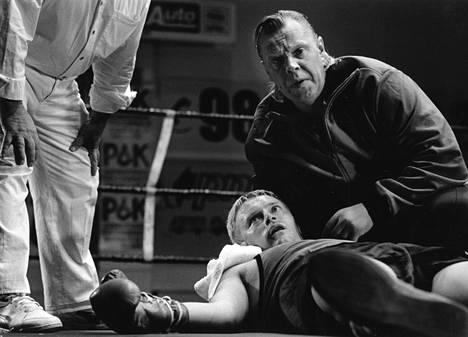 Loiri nyrkkeilyvalmentajana elokuvassa Kuka on Joe Louis?. Elokuva valmistui vuonna 1992. Nyrkkeilijää näyttelijä Ilkka Heiskanen.