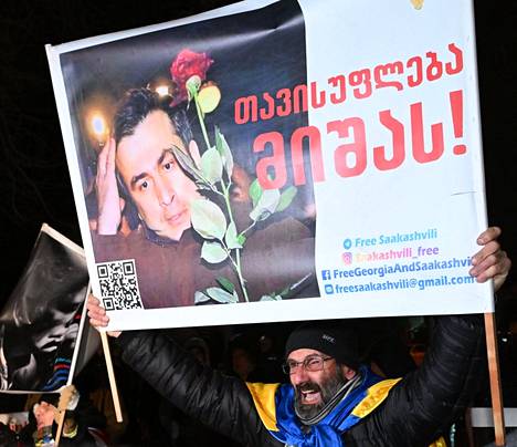 Mihail Saakašvilin tukija osoittamassa mieltään Georgian Tbilisissä 6. helmikuuta.