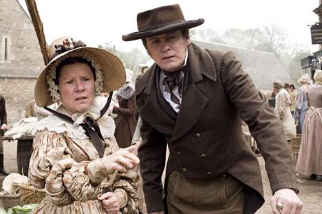 Muiden muassa neiti Pole (Imelda Staunton) ja herra Carter (Philip Glenister) tavataan Cranfordin naiset -sarjassa.