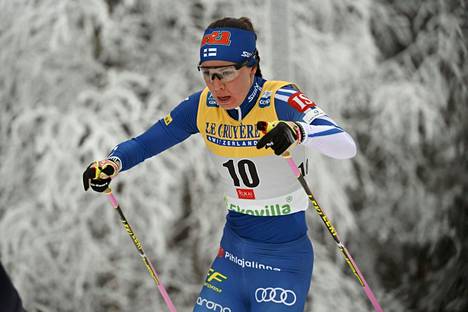 Kerttu Niskanen oli Tour de Ski -kiertueen avauspäivän paras suomalainen Sveitsin Val Müstairissa. Kuva Rukalta marraskuun lopulta.