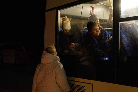Mariupolista ja Melitopolista Zaporižžjaan saapuvien evakuointibussien kyydissä oli lapsia. Kuva on otettu 1. huhtikuuta.