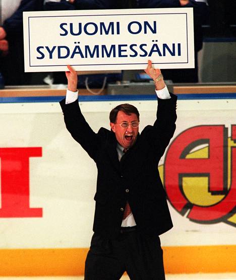 Lindström hyvästeli kotiyleisön ja Leijonat ikimuistoisella tavalla MM-kisoissa Helsingissä 1997.