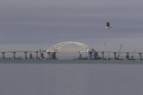 Venäläisille uusi silta tarjoaa muun muassa helpon yhteyden Krimin suosituille lomarannoille.