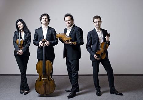 Belcea-kvartettiin kuuluvat Corina Belcea, Antoine Lederlin, Krzysztof Chorzelski ja Axel Schacher. Schacherin sijaan kvartetin kakkosviulistina soitti Ayako Tanaka. 