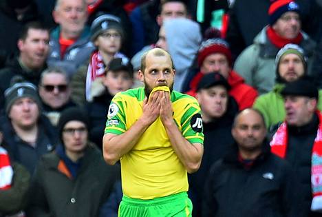 Norwich Cityn Teemu Pukki reagoi  menetettyyn tilaisuuteen. Kanarianlinnut panivat Liverpoolin yllättävän tiukille. 