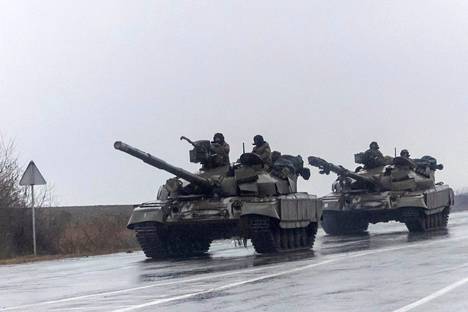 Ukrainan panssarivaunut liikkeellä Mariupolissa 24. helmikuuta, kun Venäjä käynnisti suurhyökkäyksen Ukrainaa vastaan.