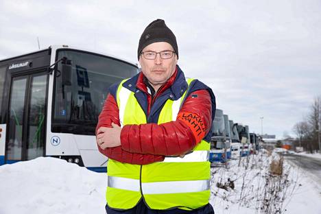 Markku Peltola, the chairman of the Tampere region's bus staff association, was photographed at the Nysse depot in Tampere when the AKT strike started a year ago in March.