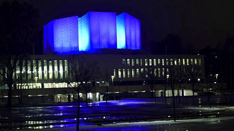 Finlandia-talo valaistiin tummansiniseksi Uuden-Seelannin terrori-iskujen uhrien muistoksi