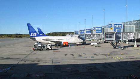 Lentomatkustamisen määrä väheni Ruotsin kentillä viime vuonna. Tukholman Arlandan kentän kautta kulki neljä prosenttia vähemmän matkustajia kuin edellisvuonna.